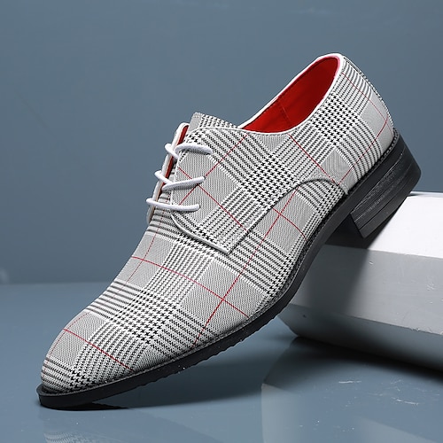 Klassische Oxford-Schuhe zum Schnüren für Herren mit Karomuster und rotem Futter – karierte Vintage-Abendschuhe für formelle Anlässe, das Büro und Abendpartys Image
