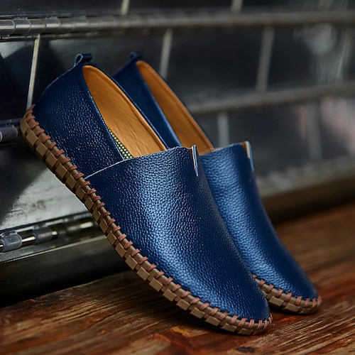 Herren-Slipper aus weißem Leder mit detaillierten Nähten, bequemer rutschfester Sohle und atmungsaktivem Design lässige Autofahrerschuhe Image