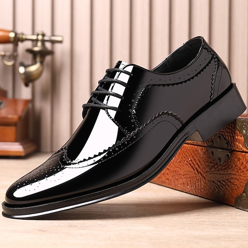 Burgunderrote Oxford-Schuhe mit Flügelkappe aus Lackleder für Herren – klassische Brogue-Abendschuhe für Hochzeiten, geschäftliche Anlässe und formelle Anlässe Image