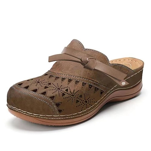 Rote Clogs aus Kunstleder für Damen – Schlupfschuhe im Vintage-Stil mit lasergeschnittenem Blumenmuster und bequemer gepolsterter Sohle für den lässigen Alltagsgebrauch Image