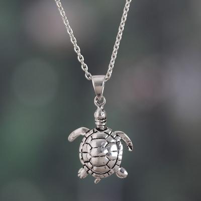 'Polished Turtle-Themed Sterling Silver Pendant Necklace'