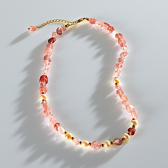 Kette Erdbeerquarz + Süßwasserperlen Amélie di Santi Image