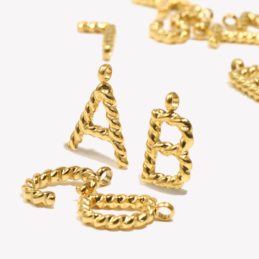E.B.belle Mini Twists Buchstaben Gold Anhänger Hypoallergen 18K vergoldet Zubehör 316L Edelstahl Anhänger Image