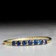 Huitan Temperament Frauen Fingerring Gold Farbband mit blauen Zirkonia einfache stilvolle