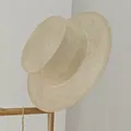 Luxus natürlichen Sisal Hut Frauen Sommer Strohhut mit Perlen Band Flat Top Boots fahrer Hut