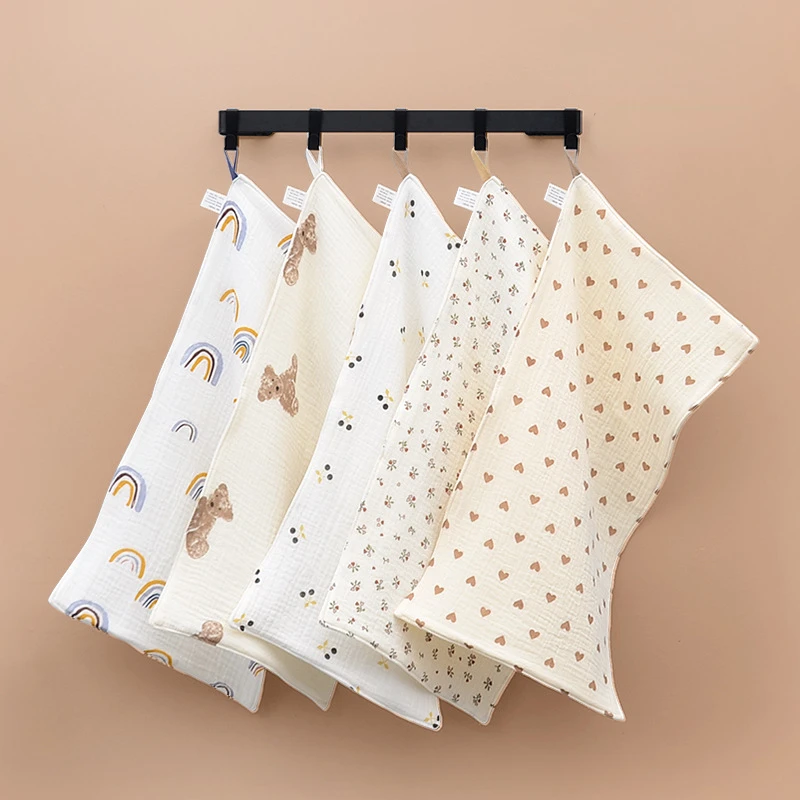 Baumwoll gaze Baby handtuch für Neugeborene Badet uch Cartoon drucken lange Spuckt ücher Musselin Quadrate Babys Zubehör Image