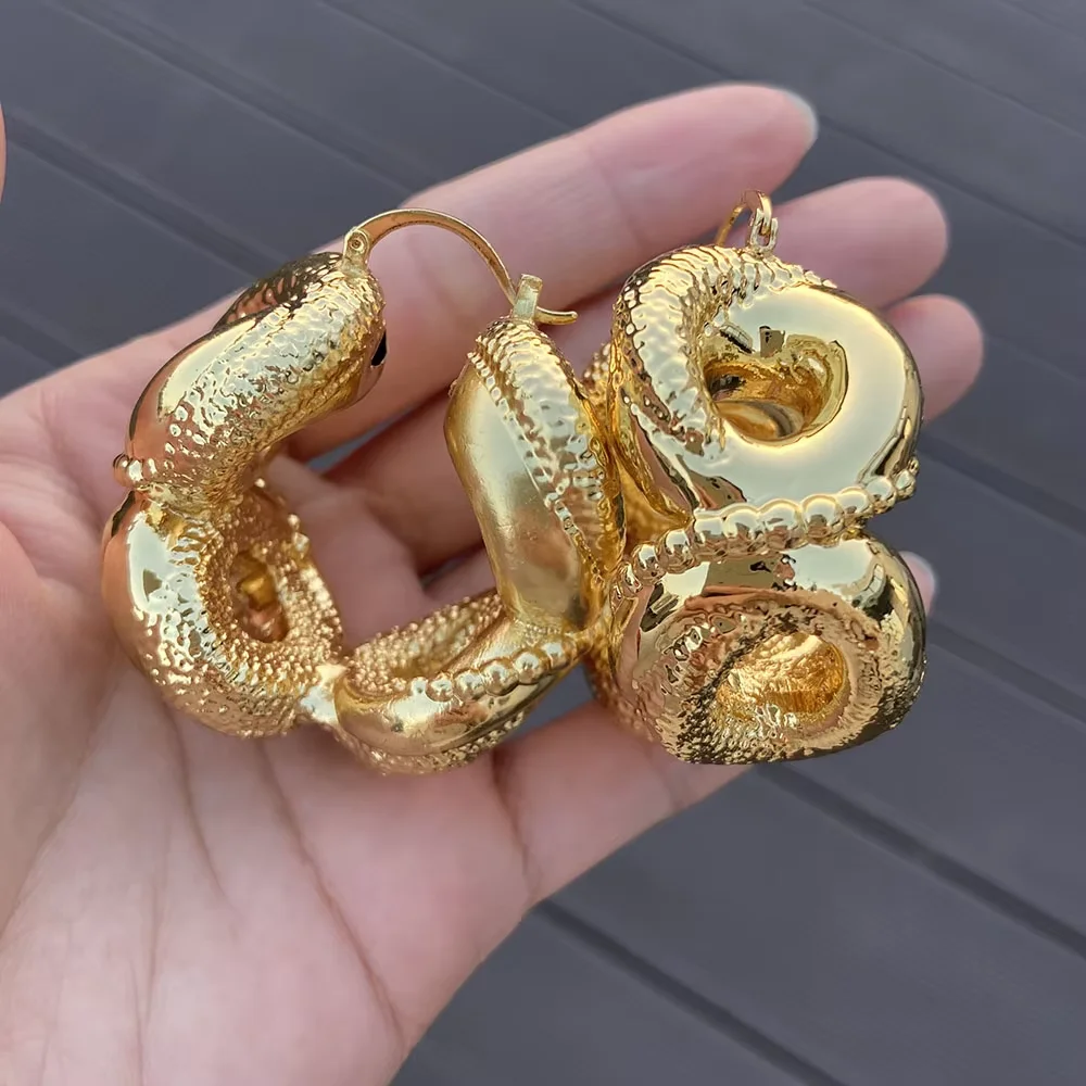 2023 Die neuen beliebten 45-mm-Creolen für Frauen, 18 Karat Gold, 5 mm Blumenform-Ohrring, lässige Ohrringe für den täglichen Gebrauch Image