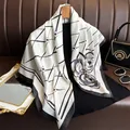 Foulard Carré en Satin Imprimé pour Femme Hijab de Luxe Châle Bandana Silencieux en Mousseline de