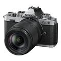 Nikon Z fc Kit Z DX 18-140mm 1:3.5-6.3 VR (20.9 MP, OLED-Sucher mit 2.36 Millionen Bildpunkten, 11 Bilder pro Sekunde, Hybrid AF mit Fokus-Assistent, ISO 100-51.200, 4K UHD-Video)