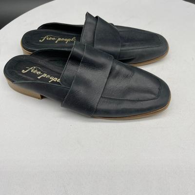 Free People Shoes | Free People Women's 6 Loafer Black Leather Stacked Heel Mules Eur 36 | Color: Black | Size: 6