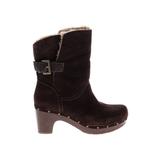 Ugg Boots: Brown Shoes - Women's Size 6