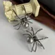 Esagerato nero bianco ragno spilla creativa donna uomo 2 colori insetti spille sciarpa accessori
