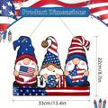 Décoration de signe de bienvenue: plaque suspendue de gnome patriotique en bois avec drapeau américain et étoiles - décor d'elfe nain du jour de l'indépendance