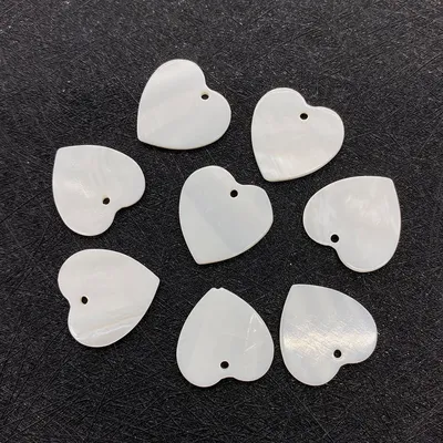 Pack of 20 Heart Shaped Natural Freshwater Shell Pendants Exquisite Seashell Loose Beads Jewelry for Charming Ladie DIY Bracelet