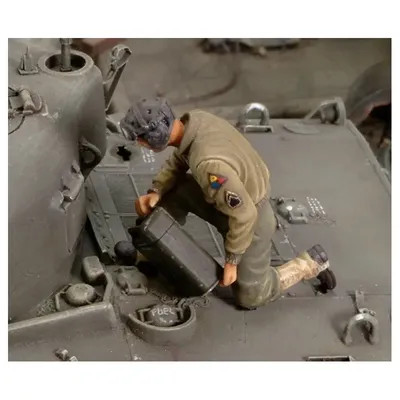 1/35 Scale Resin Figure Assembly Model Kit US Army Tank Soldiers Add Oil Hobby Miniature Unassembled