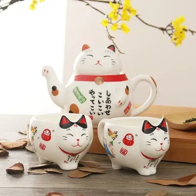 Cute Japanese Lucky Cat Porcelain Tea Set Creative Maneki Neko Ceramic Tea Cup Pot with Strainer