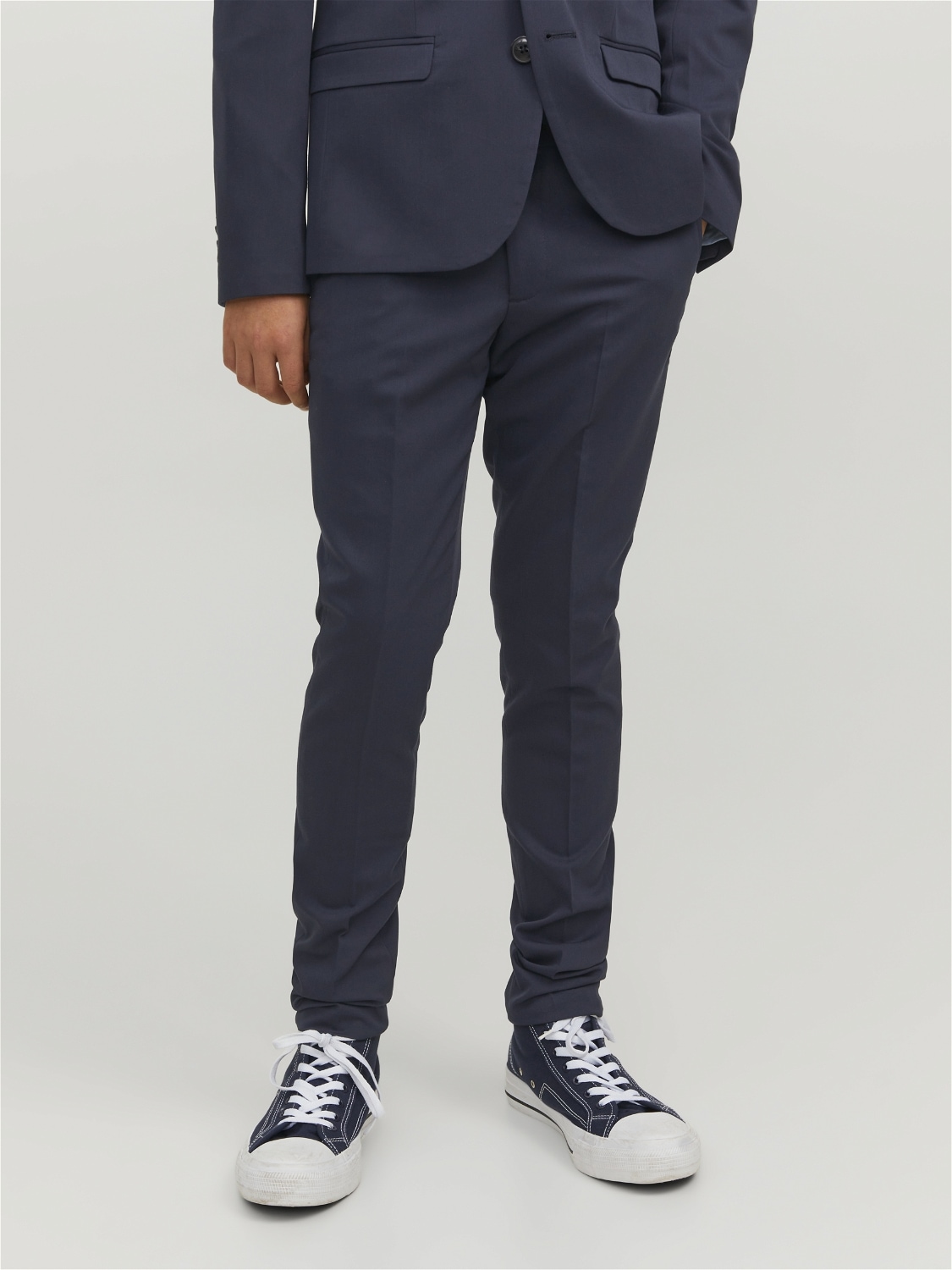 Anzughose JACK & JONES JUNIOR "JPRSOLAR elastisch, pflegeleicht, komfortabel", Jungen, Gr. 164, N-Gr, blau (schwarz navy), Web, Obermaterial: 78% Polyester, 17% Viskose, 5% Elasthan, unifarben, Modisch, slim fit knöchellang, Hosen, unifarben,... Image