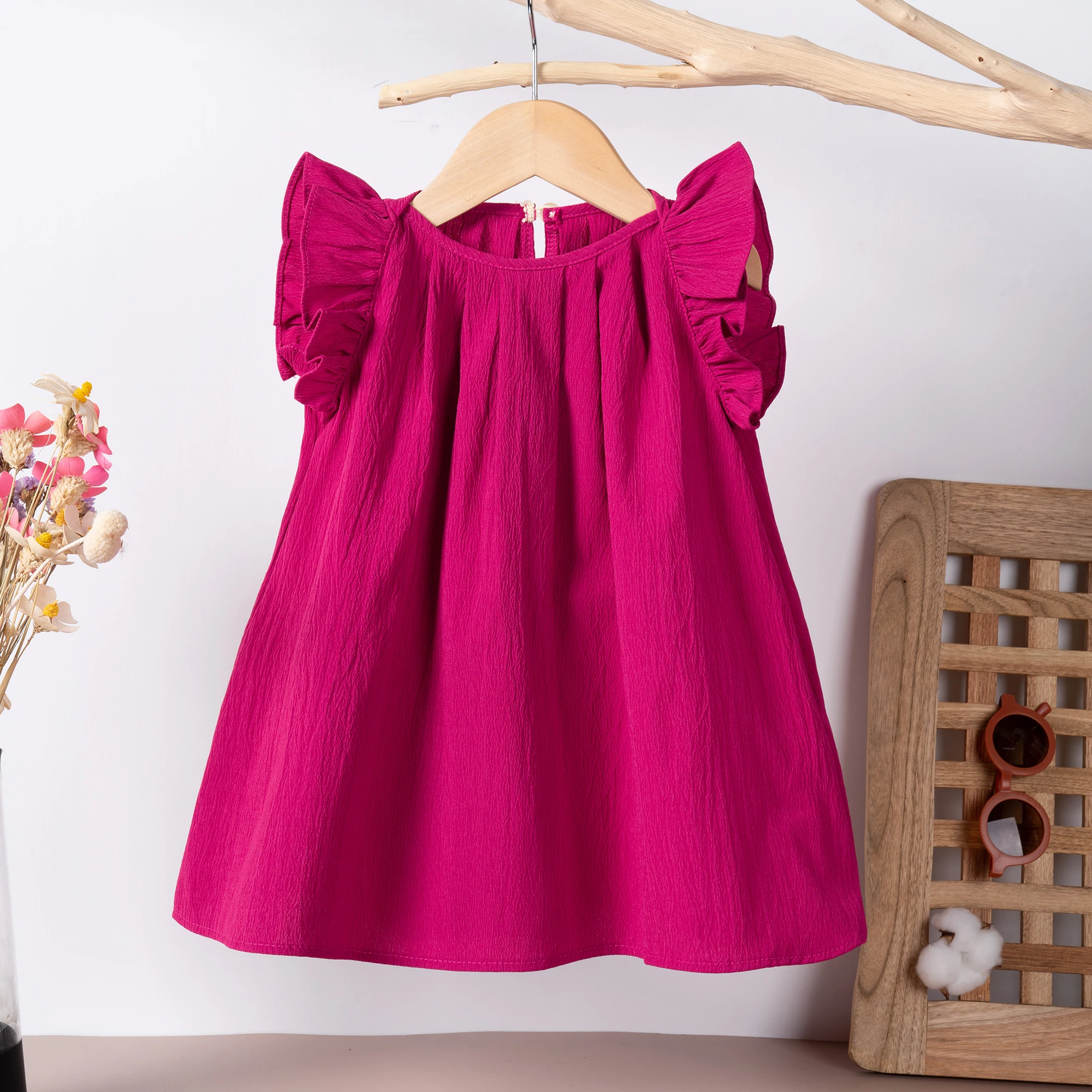 2024 heißer verkauf Einfarbig Taste Mädchen Baby Kleine Fliegen Sleeve Kleid Prinzessin Stil Polyester Nette Baby Kleid Image