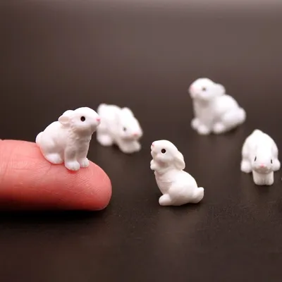 Figurines