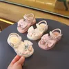 Weiche Sohle Mädchen Sandalen 2024 Neue Baby Schuh Nette Walking Schuh Weiche Leder Prinzessin Schuh