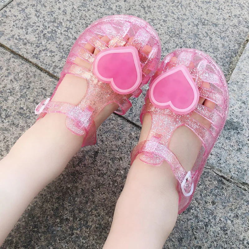 サンダル Mode Mädchen Sandalen Sommer neue herzförmige Gelee Kind Schuh niedlichen Freizeit schuh Anti Slip Strand Schuh Mädchen Schuh Frauen Sandalen