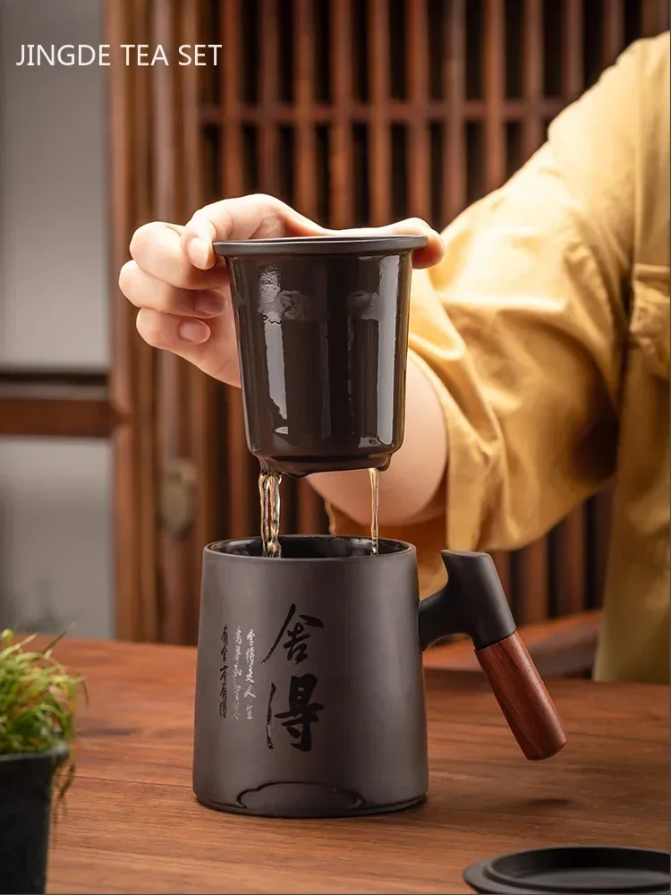 Traditionelle chinesische lila Ton-Teetasse mit Deckel und Sieb, handgefertigte Teetasse, Yixing Zisha-Teetasse, Massivholzgriff, Teebereiter