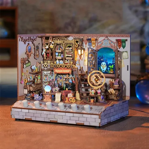 DIY Holzpuppe Häuser Magic Shop Casa Miniatur-Baukästen mit Musik Sound USB Power Puppenhaus für