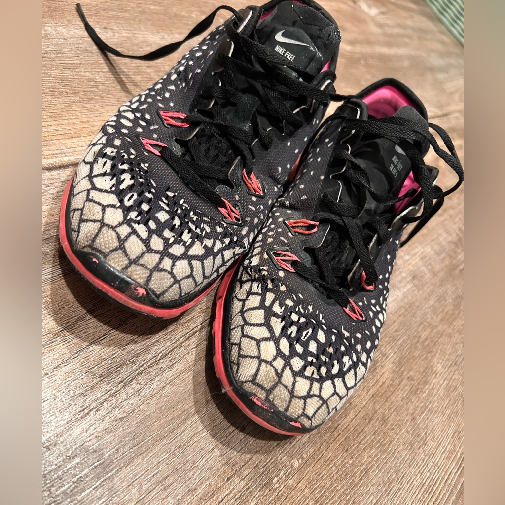 Nike Shoes | Women’s Nikes Black, Pink And White Crackled Running Nikes | Color: Black/Pink | Size: 8.5