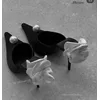Neuer Stil modische romantische minimalist ische Damen hochhackige Schuhe Seide Perle Stiletto Ferse Blumen element Damenschuhe