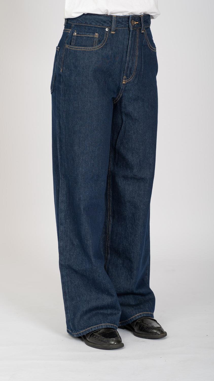 Le jean Performance Original Wide - Denim bleu foncé. Image