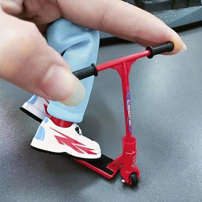 Mini Two-wheel Scooter Finger Skateboard, Skateboard Set With Pants And Shoes, Random Colors, Fun Gift