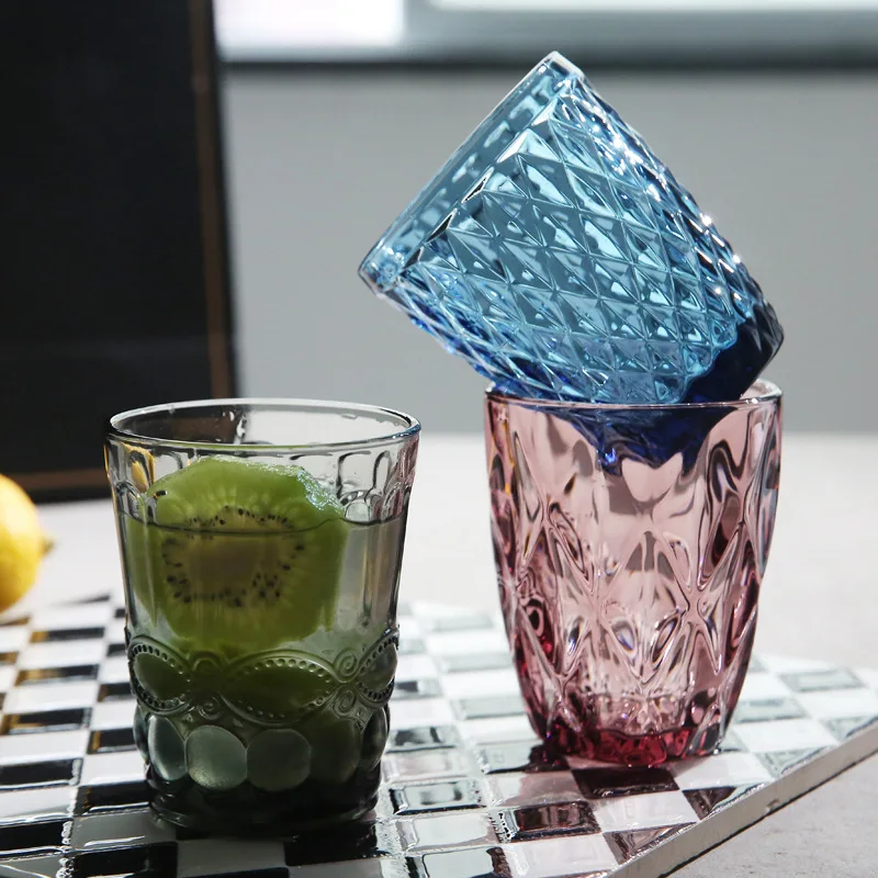 1 Stück 240 ml 8 Unzen Vintage geprägtes farbiges Seitenglas Whiskywasser Glasbecher schwerer dicker Glaswarenbecher Image