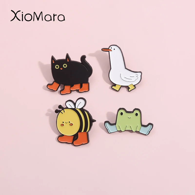 Cartoon Tier Stiefel Emaille Pins Benutzerdefinierte Lustige Katze Frosch Gans Biene Broschen Revers Abzeichen Schmuck Geschenk Für Kinder Freunde Image