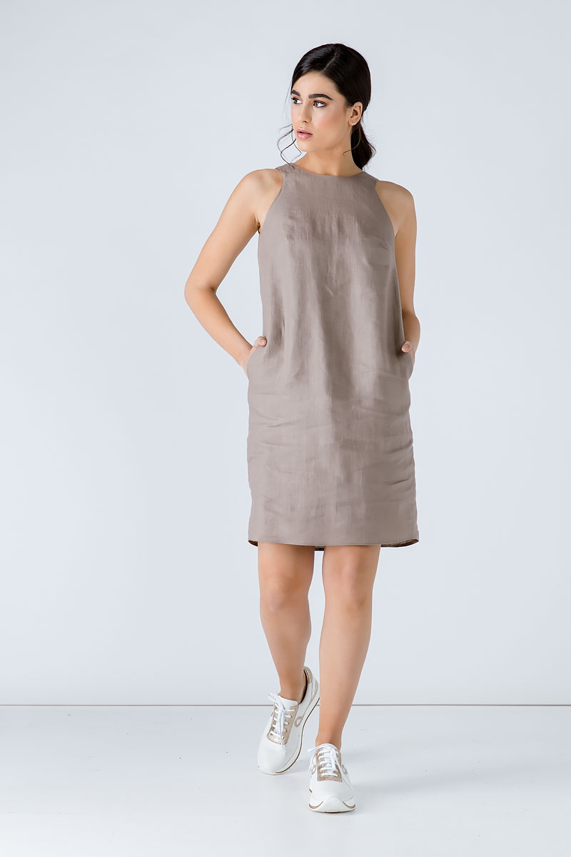Ärmelloses sackartiges Kleid in Taupe Image