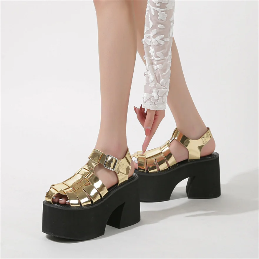 Gold Patent Leder Mode frauen Sandalen Große Größe Schuhe Dicken Boden Schnalle Sexy Hohl High Heels Weibliche Plattform Hausschuhe