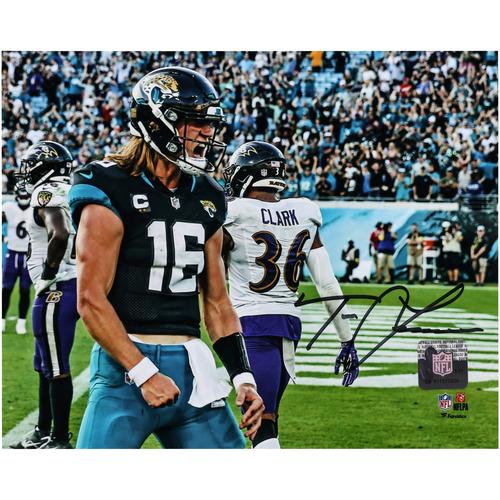 Von Trevor Lawrence signiertes Foto „In the Rain“ der Jacksonville Jaguars, 20,3 x 25,4 cm