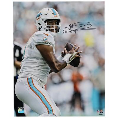 Tua Tagovailoa, Miami Dolphins, signiertes Wurffoto, 16 x 20 Zoll, Weiß Image
