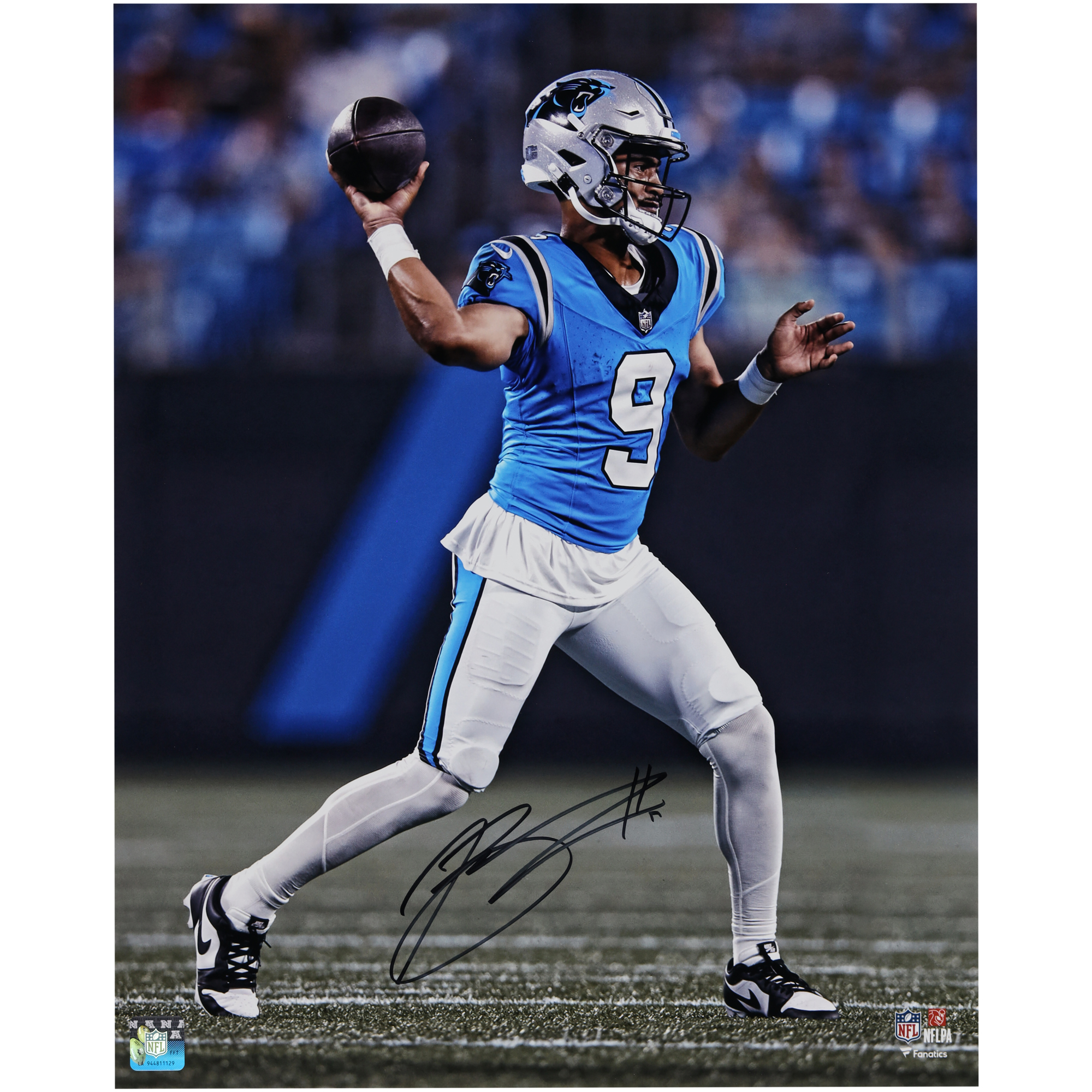 Autogramm von Bryce Young, Carolina Panthers, 16 x 20 Zoll, vertikales Passfoto im blauen Trikot Image