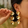 Boucles d'oreilles hypoallergéniques en cuivre plaqué or pour femme clou fleur vintage document de