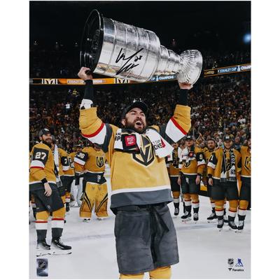 William Carrier Vegas Golden Knights signiertes Stanley Cup-Siegerfoto 2023, 16 x 20 Zoll, Raising Cup Image