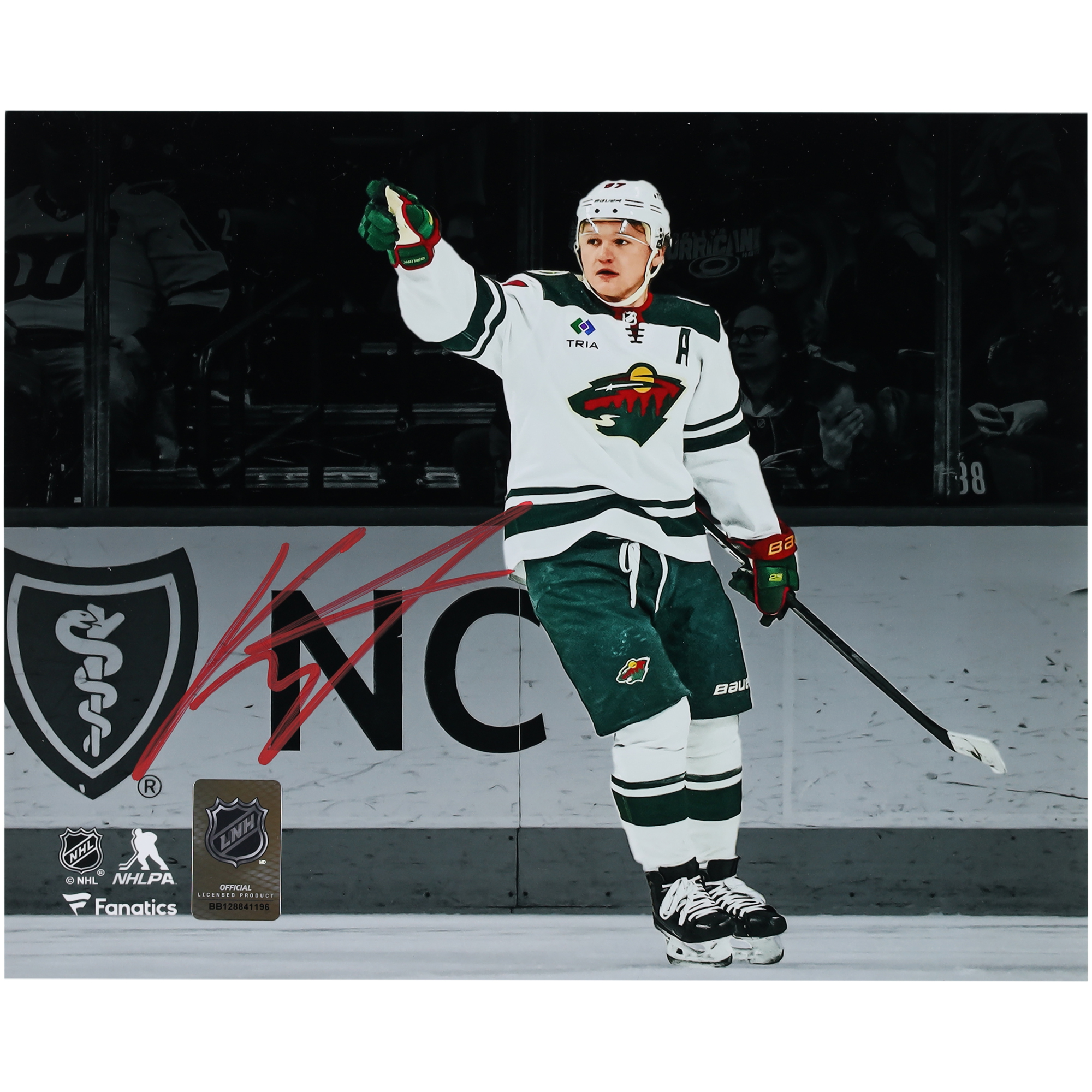 Kirill Kaprizov, signiertes Minnesota Wild-Trikot, 20,3 x 25,4 cm, weißes Celebrating Spotlight-Foto Image