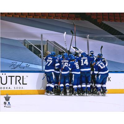 Brayden Point Tampa Bay Lightning signiertes 16" x 20" 5-OT spielentscheidendes Torjubelfoto Image