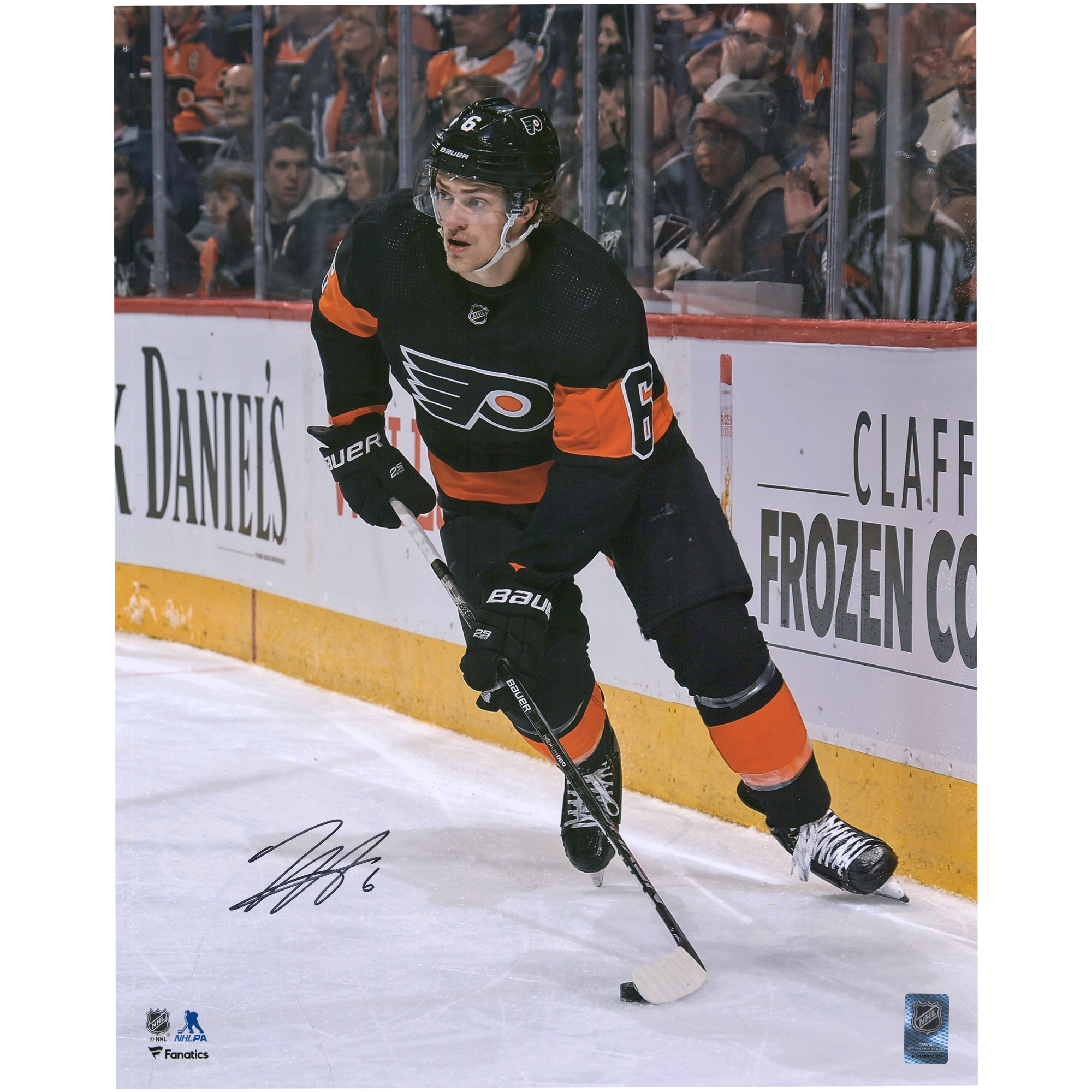 Autogramm von Travis Sanheim, Philadelphia Flyers, 16 x 20 Zoll, schwarzes Alternativtrikot mit Puck-Foto Image