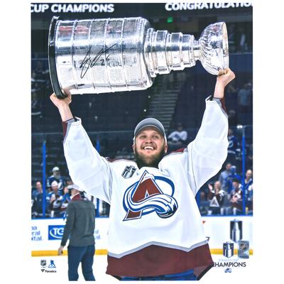 Logan O'Connor, Colorado Avalanche, signiertes 16" x 20" Foto „Raising Cup“ für die Stanley Cup Champions 2022 Image