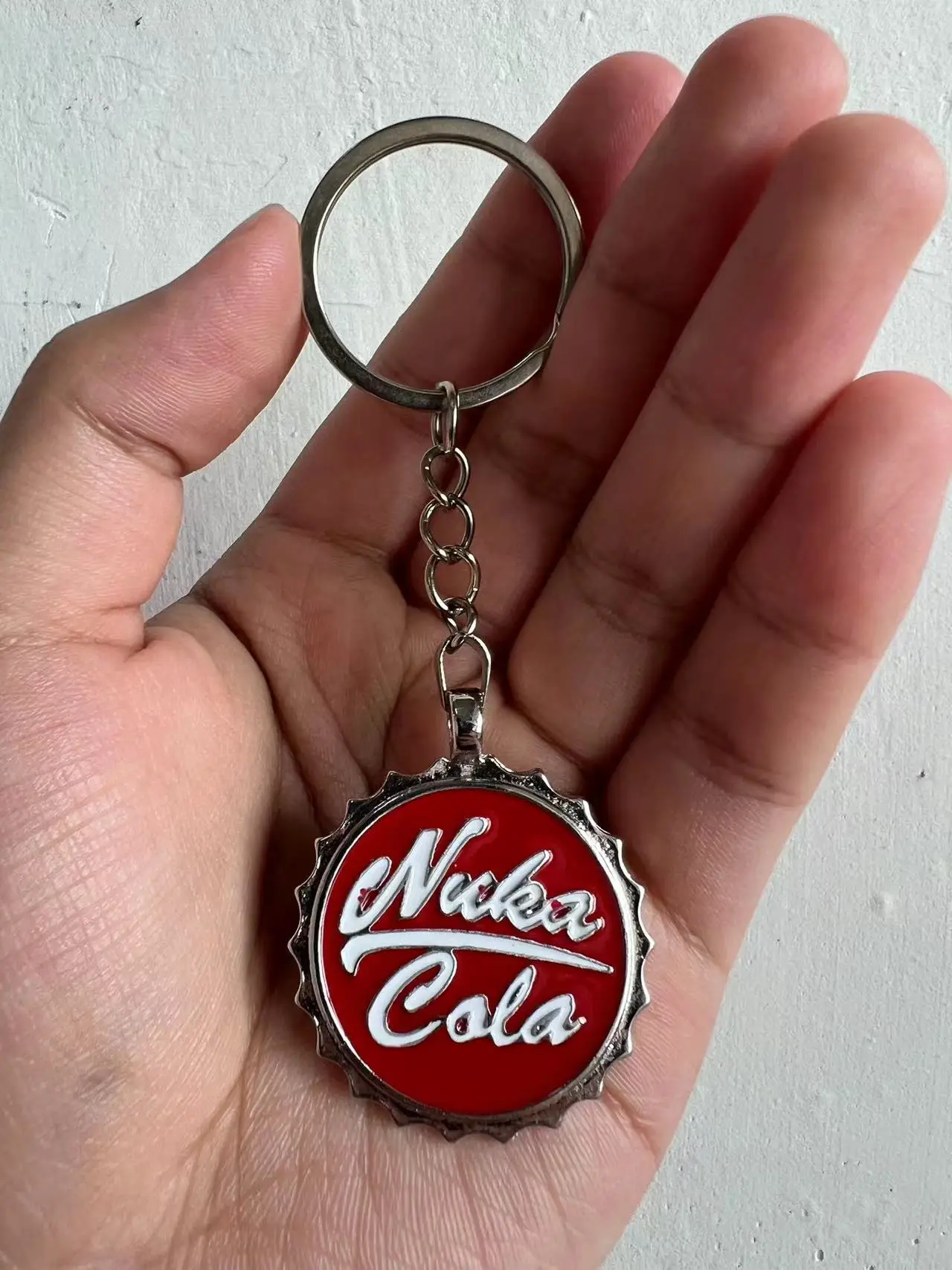 Fall-out-Schlüsselanhänger 2024, neues Spiel, Film, gleicher Emaille-Anhänger, Kettenschmuck Image