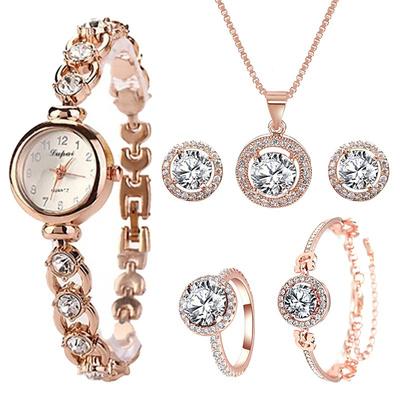 Ladies Elegant Wrist Watches Women Bracelet Rhinestones Analog Quartz Watch Women's Crystal Small Dial Watch Reloj