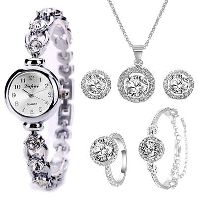 Ladies Elegant Wrist Watches Women Bracelet Rhinestones Analog Quartz Watch Women's Crystal Small Dial Watch Reloj