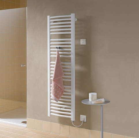 Kermi Badheizkörper Basic-E gebogen BH1172x60x599mm max.P600,GLS,FKS li. WEI,Schuko,SK1, ERE10120060 ERE10120060WIXK Image