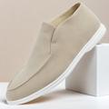 mocassini slip-on da uomo in pelle scamosciata beige con suola bianca per abbigliamento casual