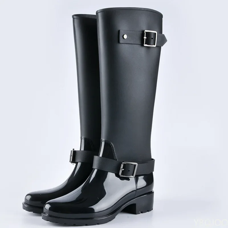 Punk Stil Zipper Hohe Stiefel frauen Reine Farbe Regen Stiefel Outdoor Gummi Wasser schuhe Für Weibliche 36-41 plus größe